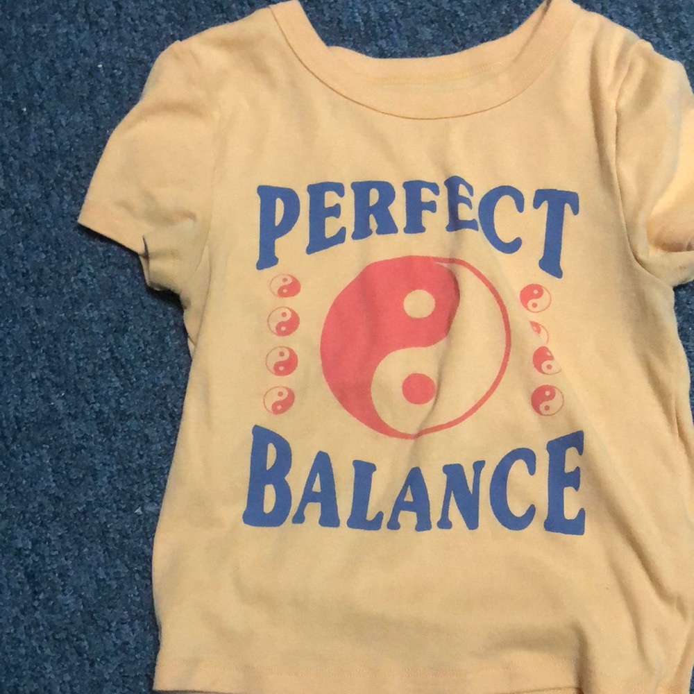 American Eagle Outfitters Yellow Short Sleeve Tee with Graphic Print